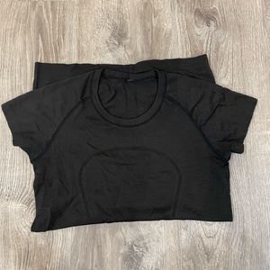 Lululemon Run Swiftly Tech Short Sleeve- Size 8